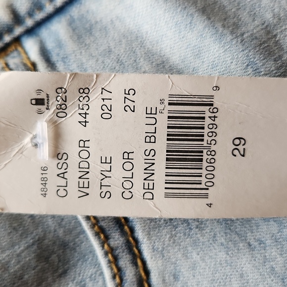 NWT Pacsun womans size 29 high rise light wash shorts - Picture 3 of 8